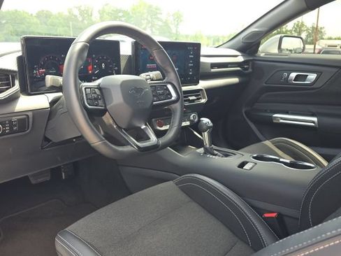 Used 2025 Ford Mustang Coupe RWD image 16