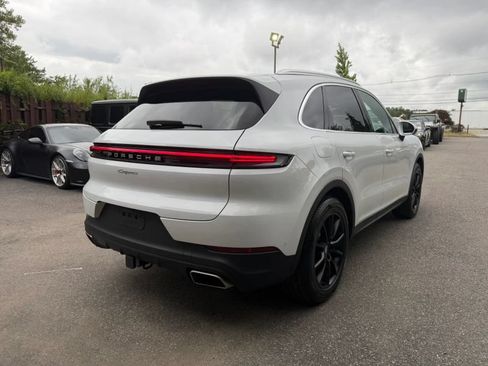 Used 2024 Porsche Cayenne AWD/4WD image 6