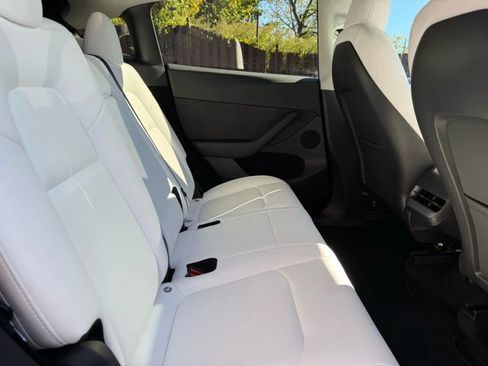 Used 2023 Tesla Model Y Long Range image 21