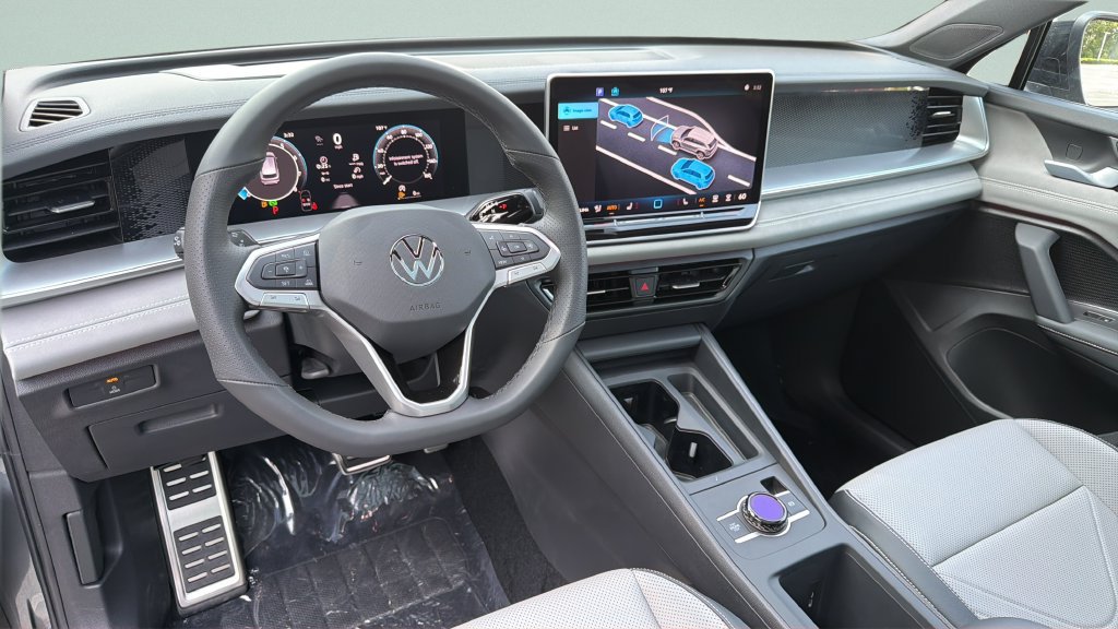 New 2026 Volkswagen Tiguan SE R-Line FWD image 28