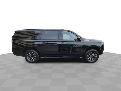 Used 2022 Chevrolet Suburban Z71 image 9