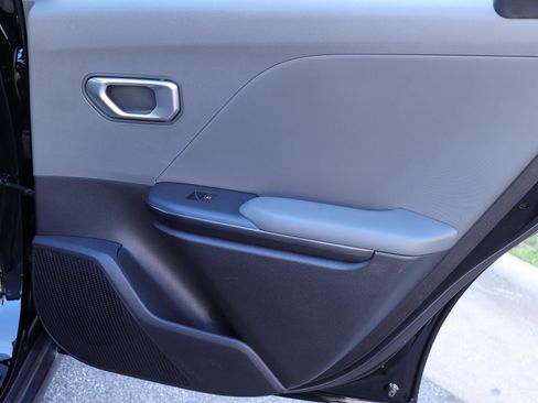 Used 2025 Kia K4 LXS image 18