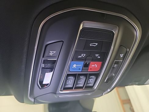 New 2025 Jeep Grand Cherokee L Limited w/ Luxury Tech Group II image 24