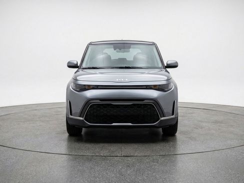 Used 2025 Kia Soul LX w/ LX Technology Package FWD image 2