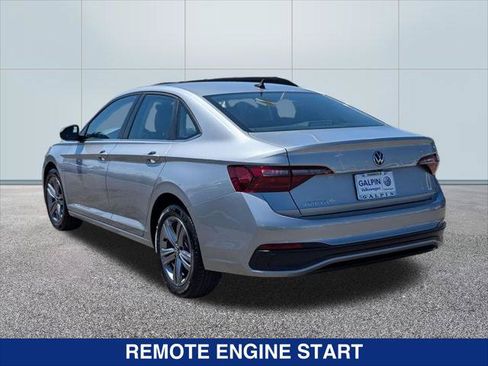 Used 2023 Volkswagen Jetta SE w/ Panoramic Sunroof Package FWD image 3