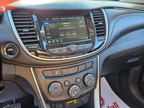 Used 2019 Chevrolet Trax LT w/ LT Convenience Package image 21
