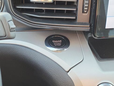 Used 2023 Ford Explorer XLT image 16