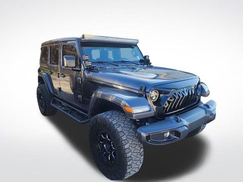 Used 2019 Jeep Wrangler Unlimited Sahara image 3