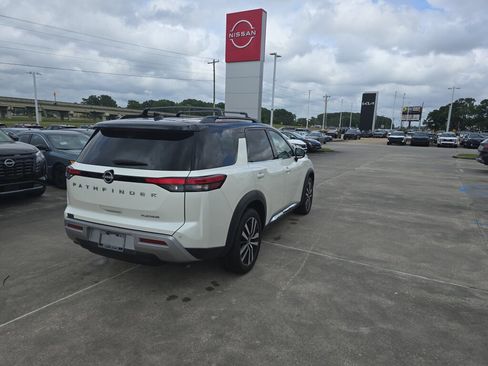 Used 2023 Nissan Pathfinder Platinum w/ Cargo Package FWD image 5