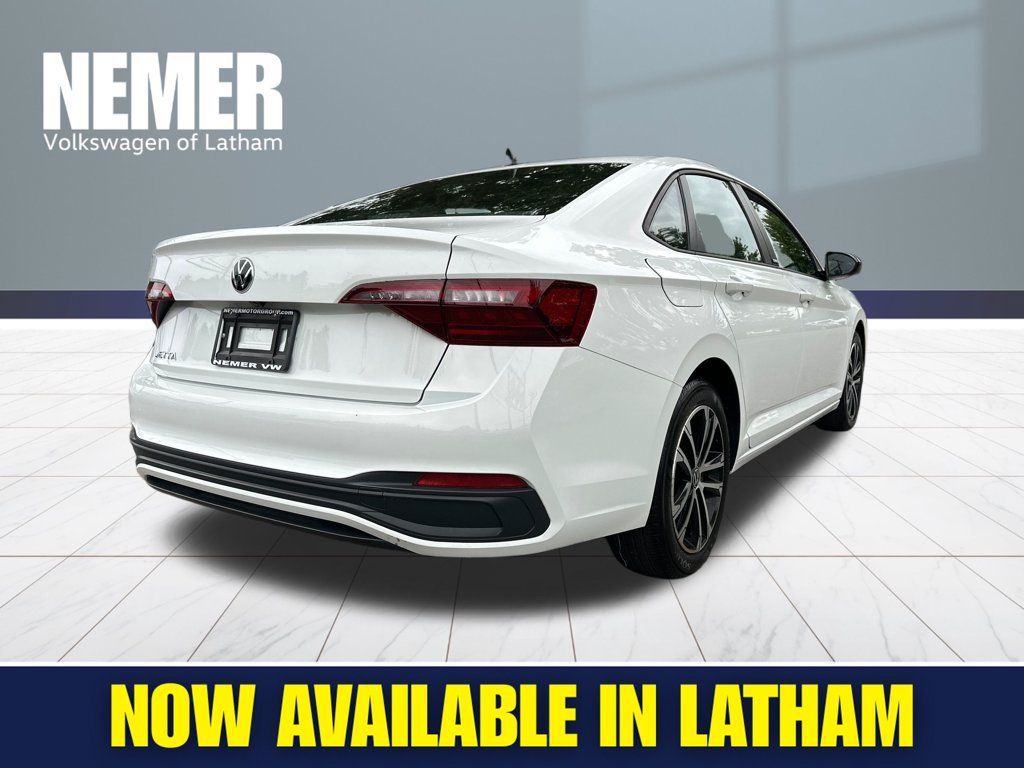 Used 2024 Volkswagen Jetta Sport FWD image 4