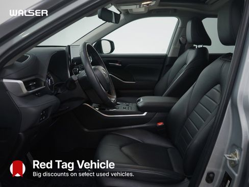 Used 2023 Toyota Highlander XLE image 15