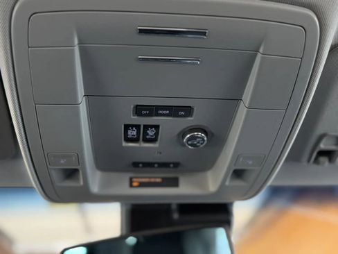 Used 2018 Chevrolet Tahoe LT image 39