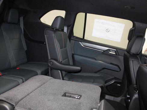 New 2026 GMC Acadia AT4 w/ Luxury Package AWD/4WD image 24