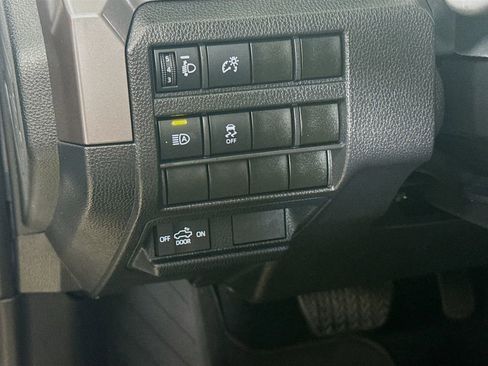 Used 2025 Toyota Tacoma SR5 AWD/4WD image 11