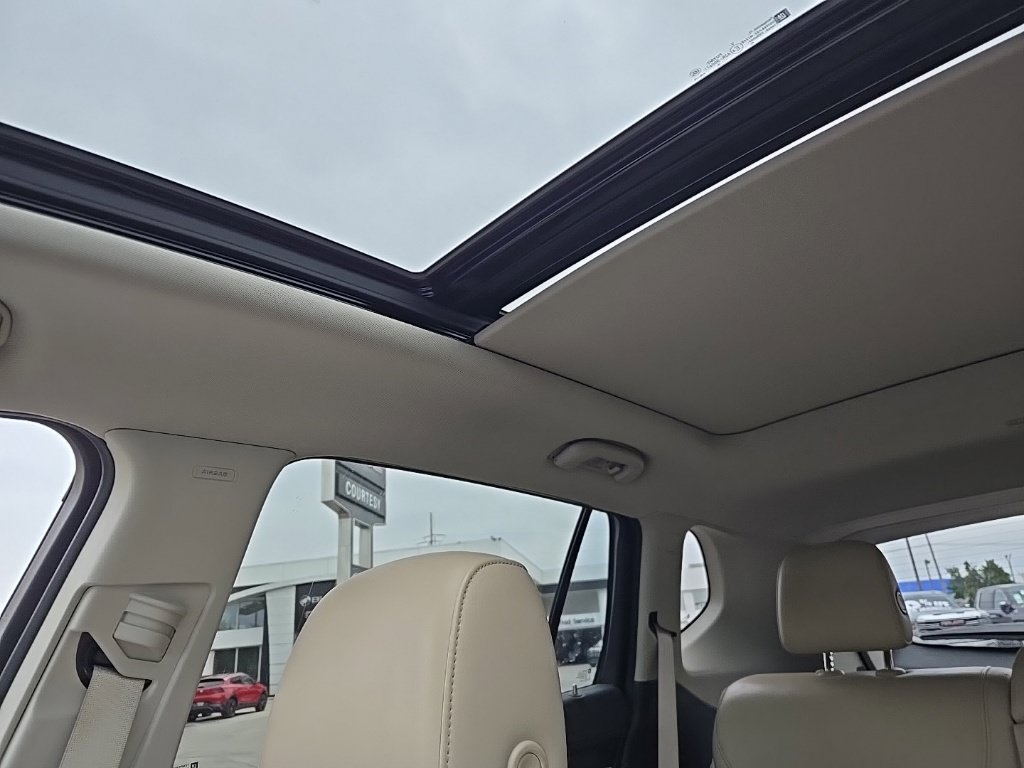 Used 2019 Buick Envision Essence FWD image 18