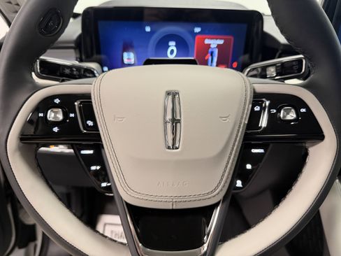 New 2026 Lincoln Aviator AWD image 15