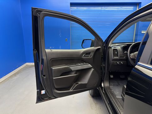 Used 2019 Chevrolet Colorado LT w/ LT Convenience Package AWD/4WD image 10