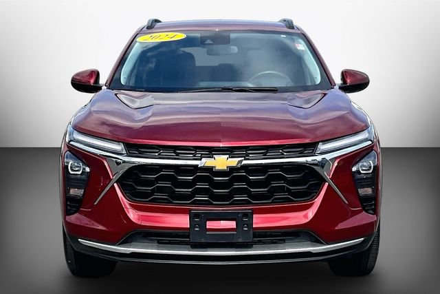 Used 2024 Chevrolet Trax LT w/ Driver Confidence Package FWD image 3