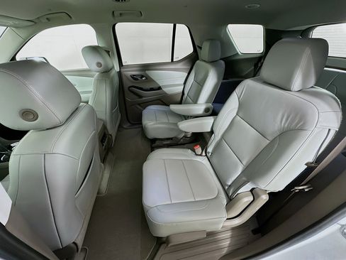 Used 2020 Chevrolet Traverse LT image 27