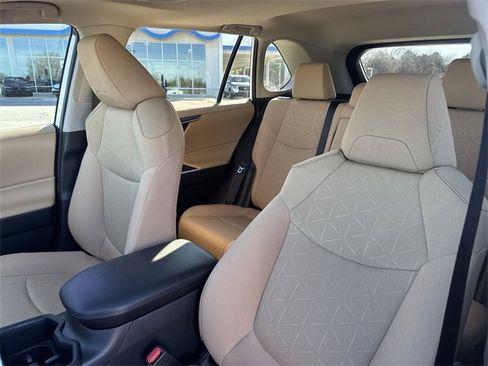Used 2024 Toyota RAV4 XLE w/ Convenience Package image 14
