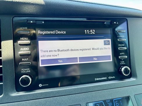 Used 2020 Toyota Sienna XLE FWD image 37