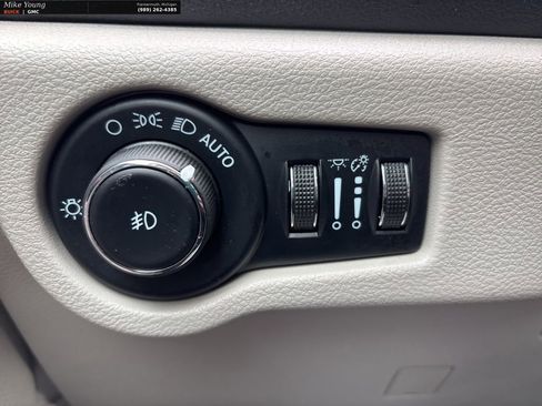 Used 2023 Chrysler Pacifica Touring-L image 22