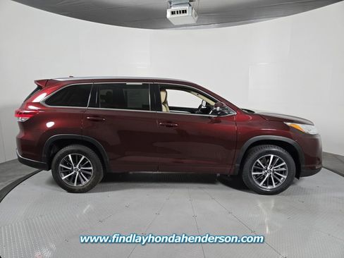 Used 2017 Toyota Highlander XLE image 7