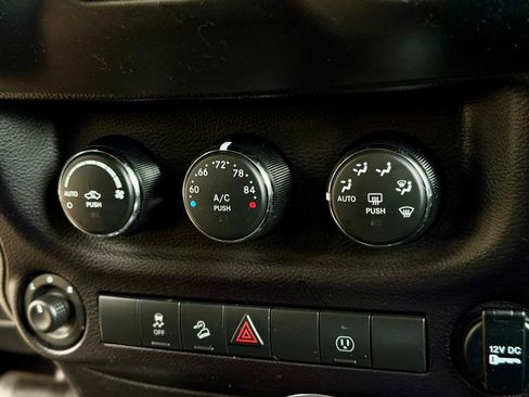 Used 2015 Jeep Wrangler Unlimited Sahara w/ Connectivity Group AWD/4WD image 43