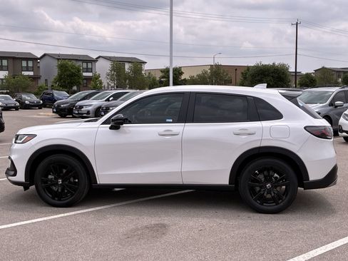 Certified 2026 Honda HR-V Sport image 3