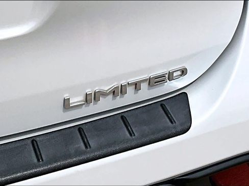 Used 2023 Toyota Highlander Limited FWD image 31