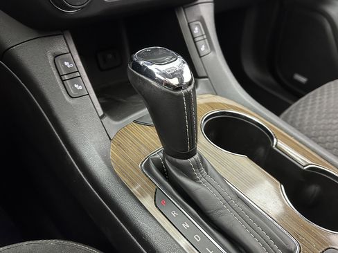 Used 2017 GMC Acadia SLE image 13