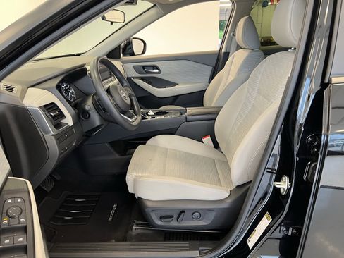 Used 2023 Nissan Rogue SV image 28