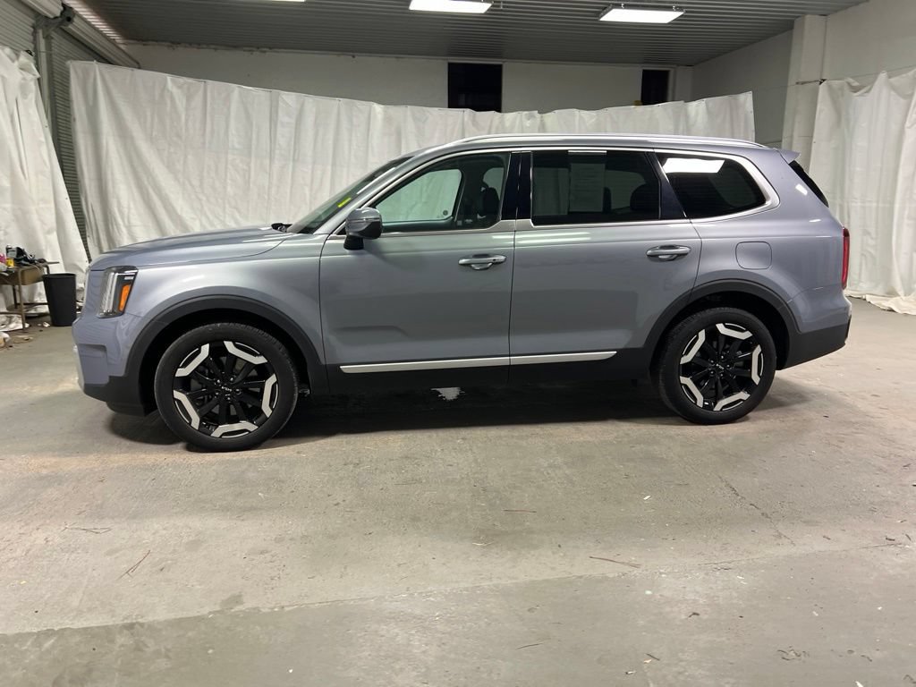Used 2025 Kia Telluride S FWD image 4