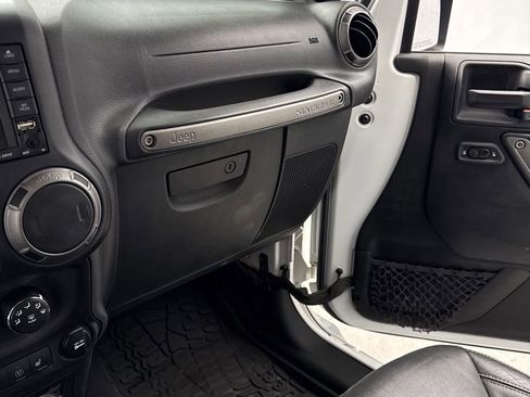 Used 2018 Jeep Wrangler Unlimited Sport image 25