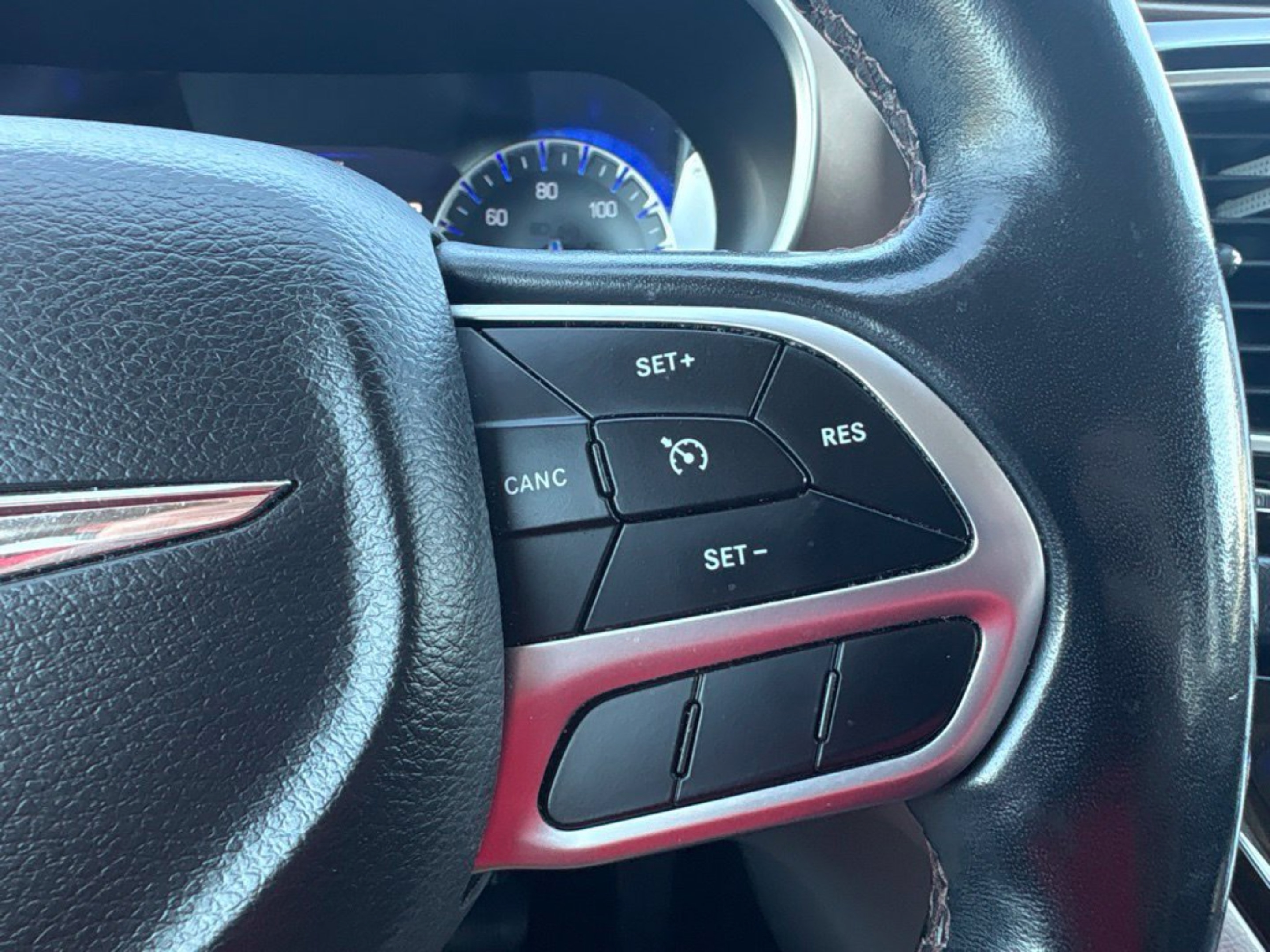 Used 2018 Chrysler Pacifica Touring-L Plus w/ Tire & Wheel Group FWD image 10