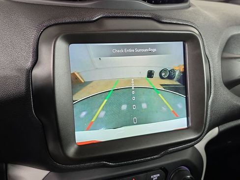 Used 2023 Jeep Renegade Latitude AWD/4WD image 19