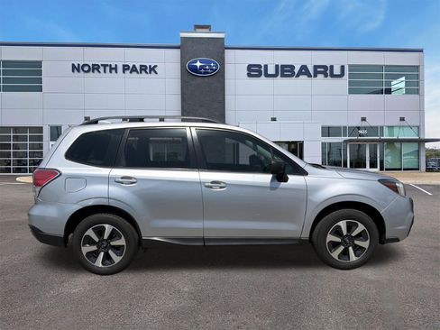 Used 2017 Subaru Forester 2.5i w/ Alloy Wheel Package AWD/4WD image 2