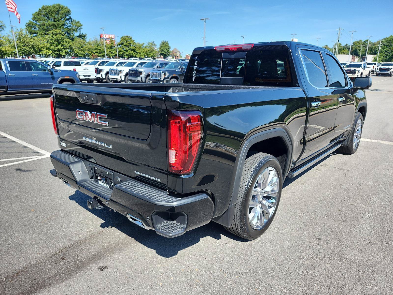 Used 2026 GMC Sierra 1500 Denali AWD/4WD image 3