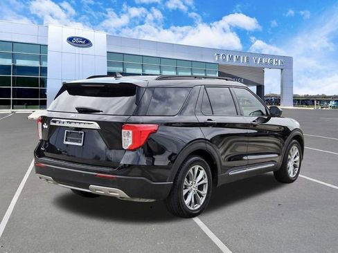 Used 2022 Ford Explorer XLT w/ Equipment Group 202A RWD image 4