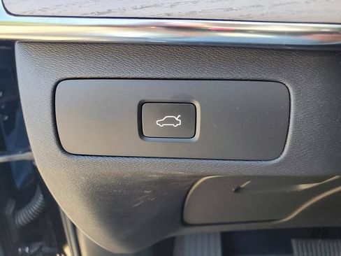 Certified 2026 Volvo XC90 B6 Plus w/ Protection Package Premier AWD/4WD image 18