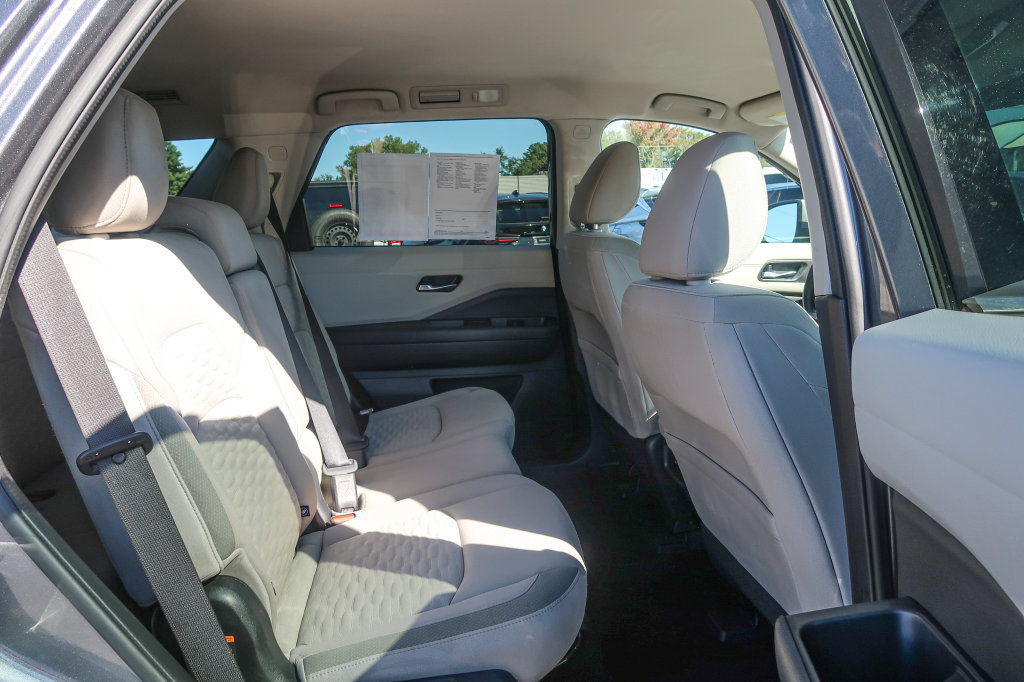 Used 2022 Nissan Pathfinder SV AWD/4WD image 15