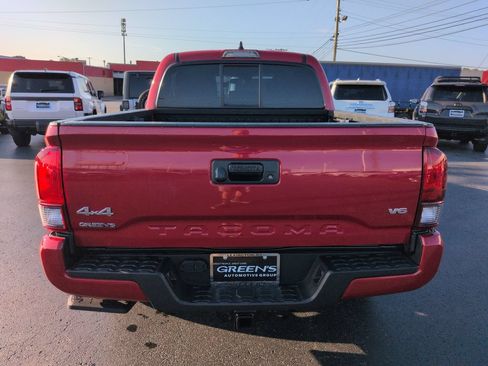 Used 2022 Toyota Tacoma SR AWD/4WD image 4