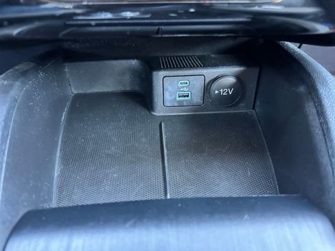 Used 2022 Ford Escape SE w/ SE Sport Appearance Package image 16