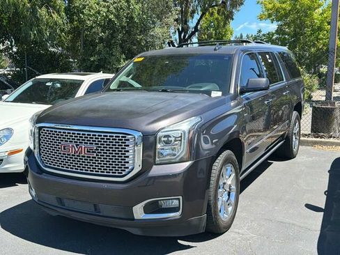 Used 2017 GMC Yukon XL Denali w/ Open Road Package AWD/4WD image 2