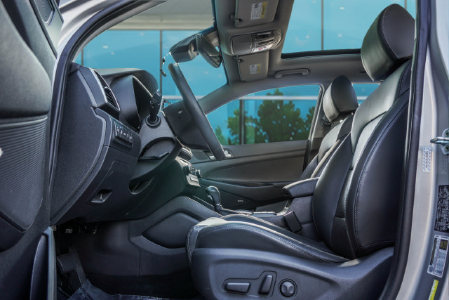 Used 2020 Hyundai Tucson Ultimate w/ Cargo Package FWD image 14