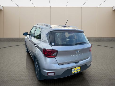 Certified 2025 Hyundai Venue SEL FWD image 20