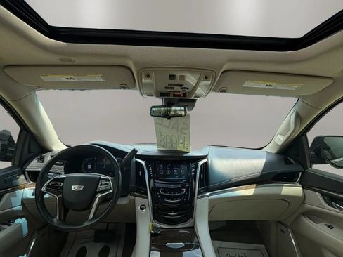 Used 2019 Cadillac Escalade ESV Luxury AWD/4WD image 13