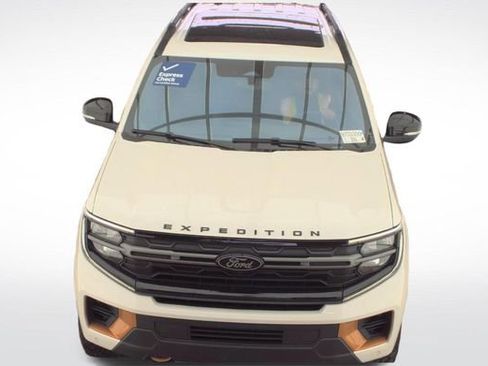Used 2025 Ford Expedition Tremor AWD/4WD image 9