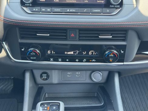 Used 2026 Nissan Rogue SV AWD/4WD image 15