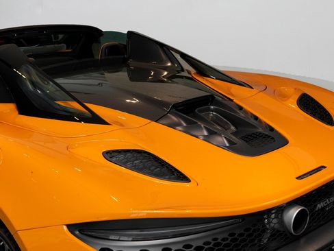 Used 2026 McLaren Artura Spider RWD image 41